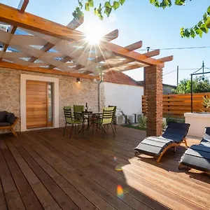villa-san-cassiano.hotelinzadar.com/